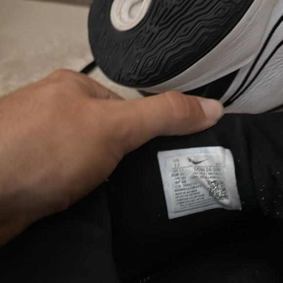 Kyrie infinity Tb White black SIZE 12 USED - Picture 3 of 6